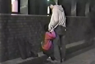 Vízvezeték-szerelő baszik a ribanc. szőrös punci maszti