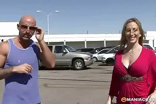 Közelkép apa és lánya vérfertőzésről szóló videó. spriccelos pinak