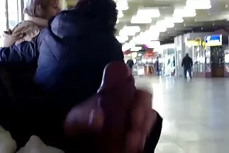 A lány brutális szadisták parancsát követi. szőrös punci