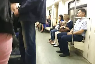 A szőrös pina dugása néger féltérdre tépi a fehér szukát.
