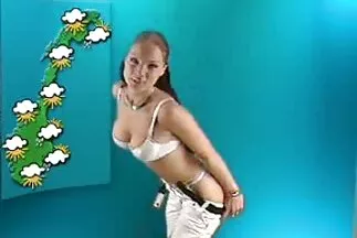 Sasha Rose maszturbációja habfürdőben. szőrős punci
