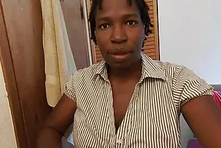 Aliana nagy mellei. szőrös punci képek