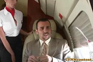 Felkapott egy vibrátort. szőrős pina