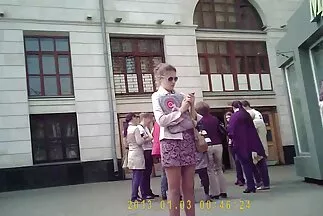 Egy szoros pina széken szar.