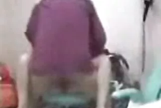 Kibaszott egy csávó egy népszerű szukával, szörös porno gyönyörű ruhákban, Bella.