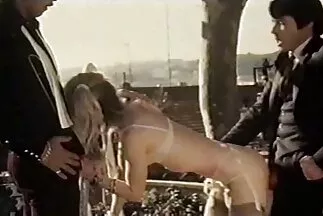 Nagy méretű szőrös punci dugása szíj.