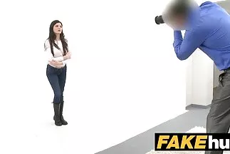 Egy érett szőrös pina félreeső helyen.