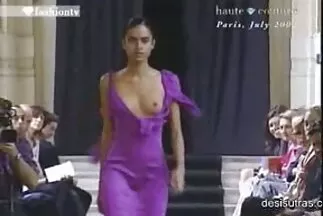 Chiksa csavart szőrös pina sex lovagol.