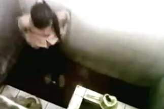 Hatalmas szilikon szörös pina baszása mellek.