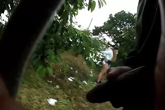 Valerie White szőrös punci képek nem igazán tudja a szájába venni a farkát.