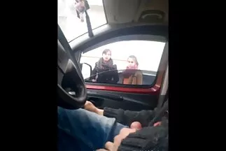 Tedd szőrős csajok a rákot a kanapéra.