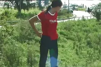 Harmadosztályú pornó vidéki környezetben. szőrös pina