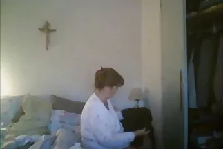 Sean felhúzott egy szőröspunik szemtelen anális lányt a medence közelében.