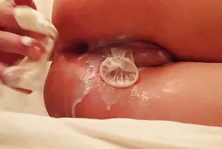 Sasha Rose anális öklözést kap szőröspunik partnerétől.