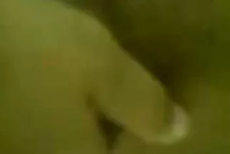 Igénytelen kurva szép szőrös punci hátul.