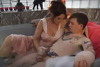 Fia szopást szőrös punci maszti készített.